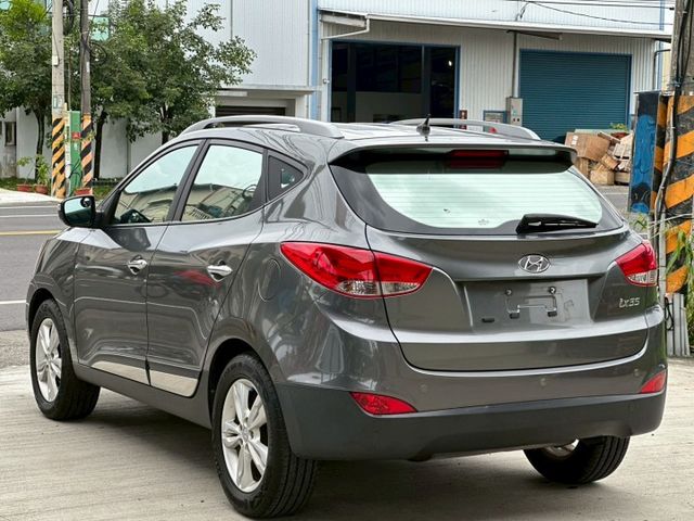 里程11萬多 保證漂亮的 定速巡航 雙區恆溫 電動座椅 倒車影像 電折後視鏡  第6張相片