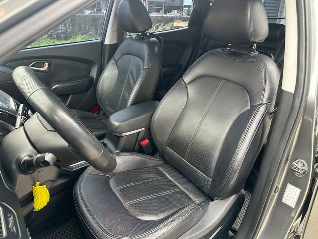 里程11萬多 保證漂亮的 定速巡航 雙區恆溫 電動座椅 倒車影像 電折後視鏡  第11張相片