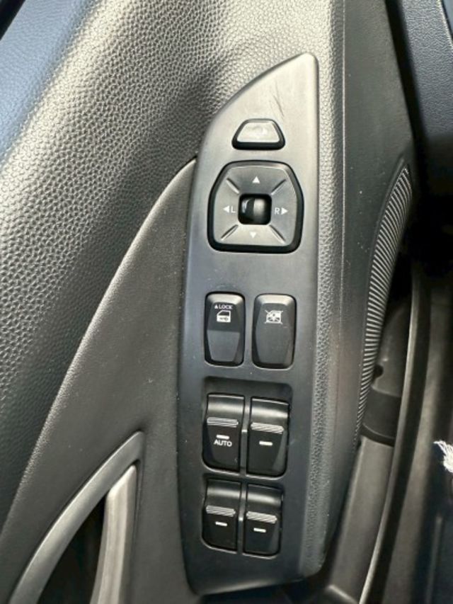 里程11萬多 保證漂亮的 定速巡航 雙區恆溫 電動座椅 倒車影像 電折後視鏡  第12張相片