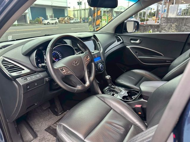 稅金跟1.8cc差不多 油耗平均15以上 油價便宜 定速巡航 /4WD /雙區恆溫/ 倒車影像/ 雙電熱椅 /自動停車  第8張相片