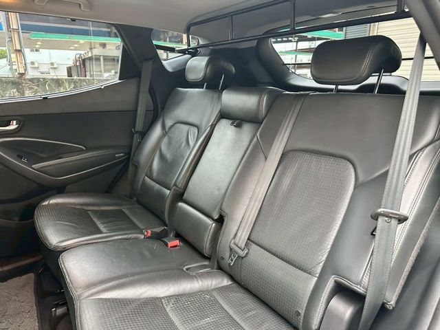 稅金跟1.8cc差不多 油耗平均15以上 油價便宜 定速巡航 /4WD /雙區恆溫/ 倒車影像/ 雙電熱椅 /自動停車  第10張相片