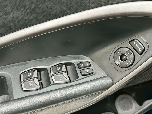 稅金跟1.8cc差不多 油耗平均15以上 油價便宜 定速巡航 /4WD /雙區恆溫/ 倒車影像/ 雙電熱椅 /自動停車  第15張相片