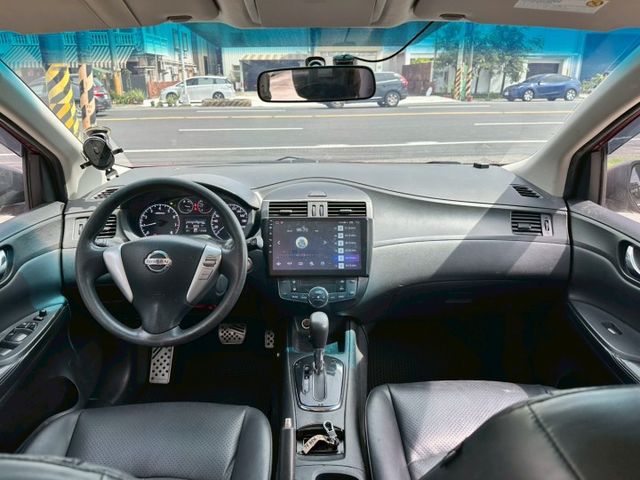 一手車 無事故 無待修 里程17萬公里 定速巡航 雙區恆溫 倒車影像 安卓機 I-key摸門  第7張相片