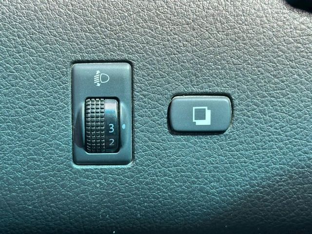 一手車 無事故 無待修 里程17萬公里 定速巡航 雙區恆溫 倒車影像 安卓機 I-key摸門  第13張相片