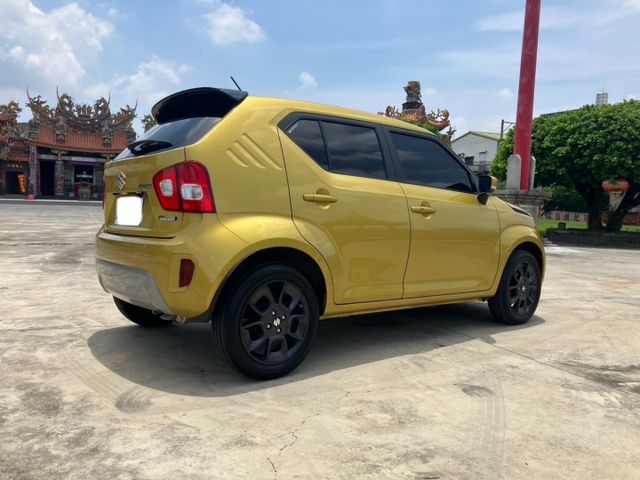 稅金只需8000  平均油耗22km/L 車長3.7米 市場最小車 定速巡航 車道偏離 AEB自動煞車 方向盤快控 倒車  第6張相片