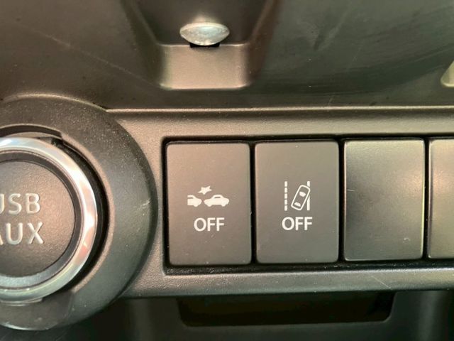 稅金只需8000  平均油耗22km/L 車長3.7米 市場最小車 定速巡航 車道偏離 AEB自動煞車 方向盤快控 倒車  第10張相片