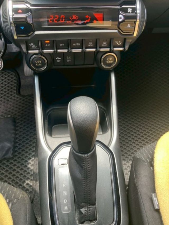 稅金只需8000  平均油耗22km/L 車長3.7米 市場最小車 定速巡航 車道偏離 AEB自動煞車 方向盤快控 倒車  第11張相片