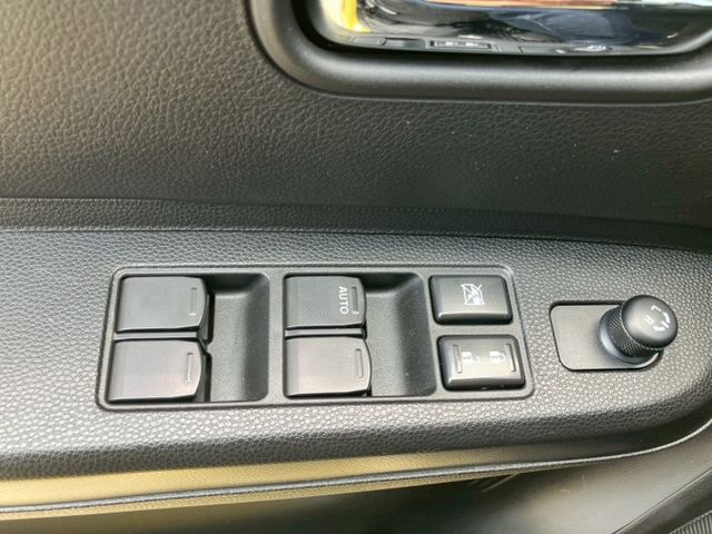 稅金只需8000  平均油耗22km/L 車長3.7米 市場最小車 定速巡航 車道偏離 AEB自動煞車 方向盤快控 倒車  第13張相片