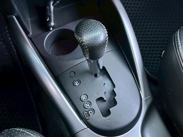 無事故 里程跑16萬 里程保證 車況優良 外觀漆面不錯 內裝一點使用痕跡 整體氣氛可以  第12張相片