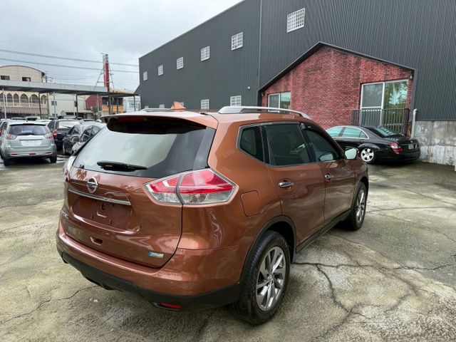 豪華影音版 一手車 無事故 里程24萬 車況健康 配備多空間大 I-key摸門 360環景 全景天窗 恆溫空調 抬頭  第4張相片