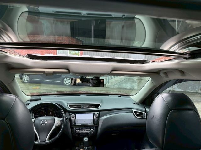 豪華影音版 一手車 無事故 里程24萬 車況健康 配備多空間大 I-key摸門 360環景 全景天窗 恆溫空調 抬頭  第7張相片