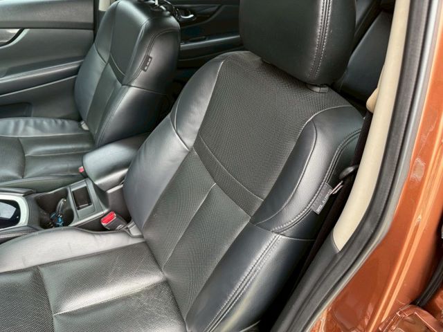 豪華影音版 一手車 無事故 里程24萬 車況健康 配備多空間大 I-key摸門 360環景 全景天窗 恆溫空調 抬頭  第13張相片