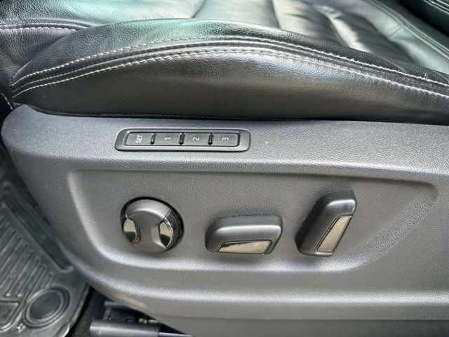 4WD LED頭燈 全景天窗 換檔撥片 雙電動椅 恆溫空調 I-key摸門 360環景 電尾門 ACC跟車 自動煞車  第14張相片