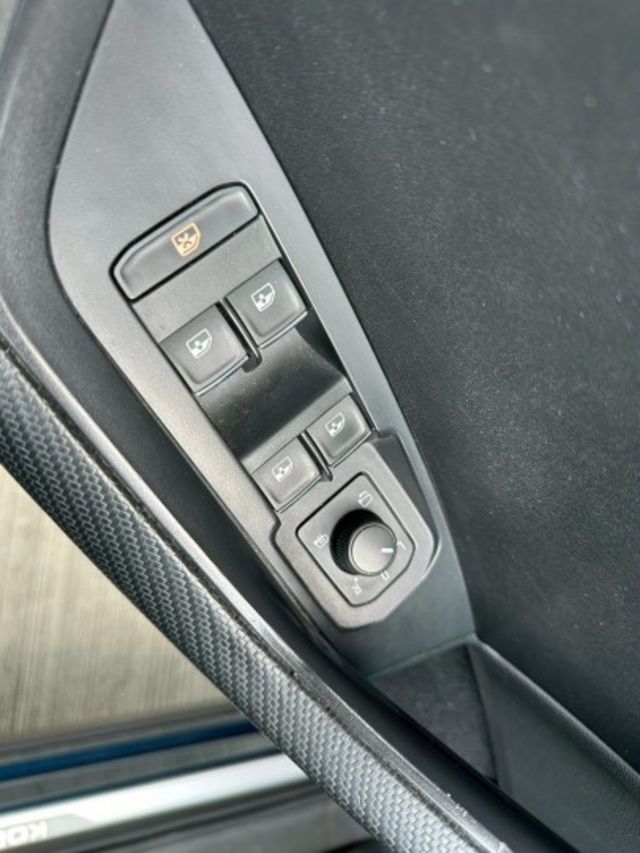 4WD LED頭燈 全景天窗 換檔撥片 雙電動椅 恆溫空調 I-key摸門 360環景 電尾門 ACC跟車 自動煞車  第17張相片