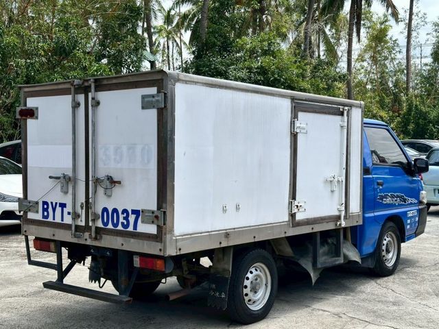 手牌 價值10幾萬冷凍箱 無事故 實跑7萬公里  加裝冷凍廂 四開  第4張相片