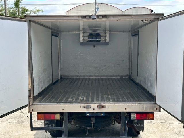 手牌 價值10幾萬冷凍箱 無事故 實跑7萬公里  加裝冷凍廂 四開  第5張相片