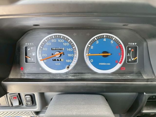 手牌 價值10幾萬冷凍箱 無事故 實跑7萬公里  加裝冷凍廂 四開  第9張相片