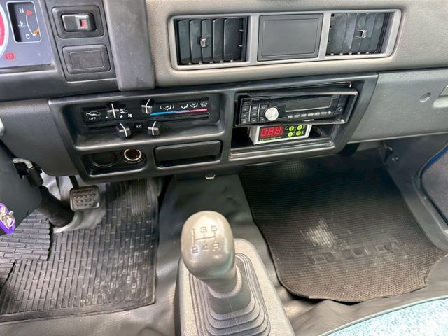 手牌 價值10幾萬冷凍箱 無事故 實跑7萬公里  加裝冷凍廂 四開  第10張相片