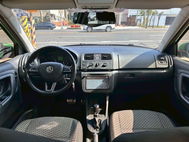 無事故 無待修 實跑12萬公里 里程保證  內外有在顧 優質代步車 底盤穩 開高速不會晃  第7張相片