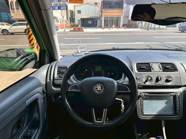 無事故 無待修 實跑12萬公里 里程保證  內外有在顧 優質代步車 底盤穩 開高速不會晃  第9張相片