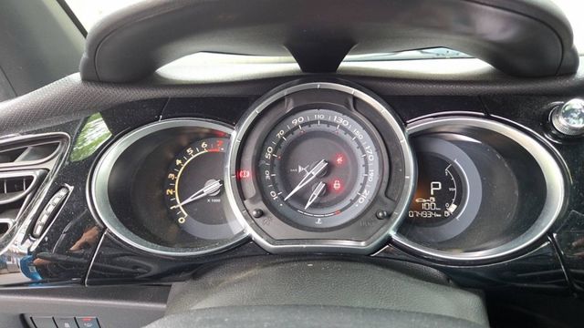 一手車 無事故 實跑7萬5公里 里程保證  3門掀背車 獨特風格 外觀漂亮 內裝乾淨  第6張相片