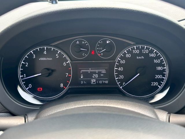 一手車 無事故 無待修 實跑11萬公里 里程保證 免鑰匙 定速 倒車影像 恆溫空調 方向盤快控  第10張相片