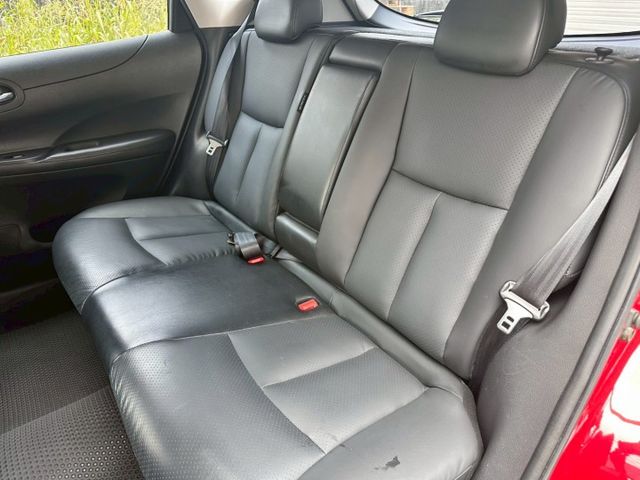 一手車 無事故 無待修 實跑11萬公里 里程保證 免鑰匙 定速 倒車影像 恆溫空調 方向盤快控  第15張相片