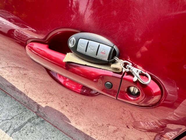 一手車 無事故 無待修 實跑11萬公里 里程保證 免鑰匙 定速 倒車影像 恆溫空調 方向盤快控  第17張相片