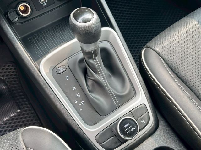 小休旅 1.6 一手車 無事故 無待修 實跑24000公里 里程保證  第12張相片