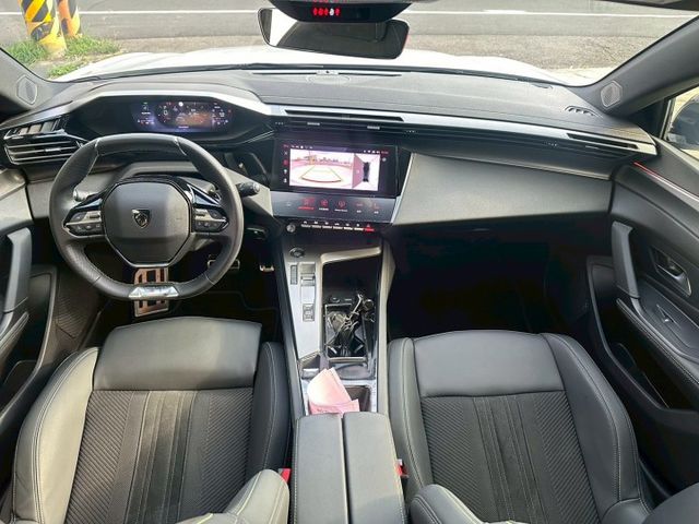 一手車 原版件 實跑16000公里 里程保證  1.2 pure Tech 汽油渦輪頂級版 新車價156.9萬  第8張相片