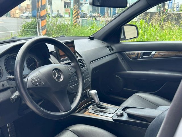 日規 稀有車 無事故 無待修 實跑18萬公里 里程保證 車況優良 內裝外觀都有在顧 使用痕跡少  第8張相片