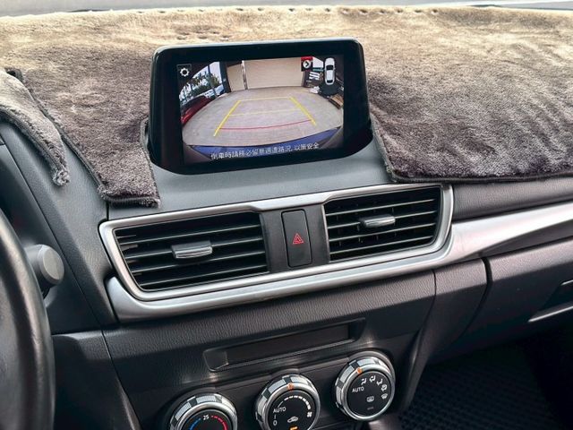 氣氛很不錯 外觀有在顧 內裝無破損 使用痕跡少 配備 I-key摸門 定速巡航 盲點偵測 倒車顯影  第10張相片