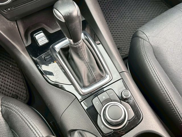 氣氛很不錯 外觀有在顧 內裝無破損 使用痕跡少 配備 I-key摸門 定速巡航 盲點偵測 倒車顯影  第11張相片