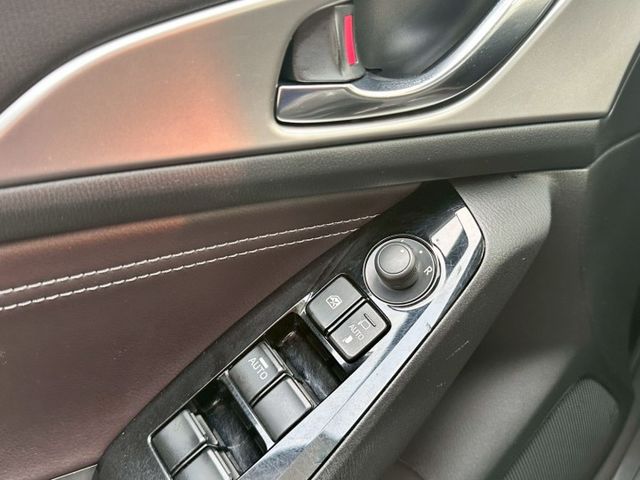 氣氛很不錯 外觀有在顧 內裝無破損 使用痕跡少 配備 I-key摸門 定速巡航 盲點偵測 倒車顯影  第13張相片