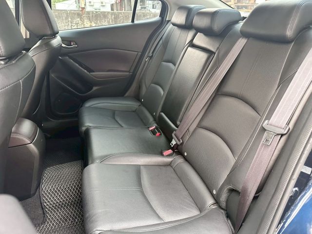 氣氛很不錯 外觀有在顧 內裝無破損 使用痕跡少 配備 I-key摸門 定速巡航 盲點偵測 倒車顯影  第15張相片