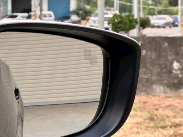 氣氛很不錯 外觀有在顧 內裝無破損 使用痕跡少 配備 I-key摸門 定速巡航 盲點偵測 倒車顯影  第16張相片