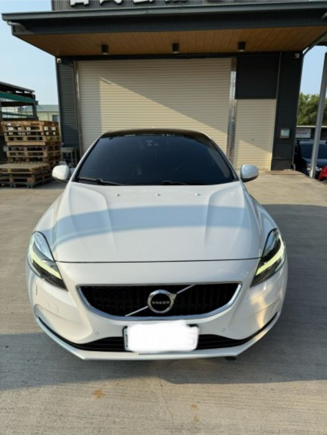 ACC跟車 車道偏離 盲點偵測 全景天窗 電動 記憶坐椅 I-key摸門 恆溫空調 倒車顯影 原廠螢幕  第2張相片