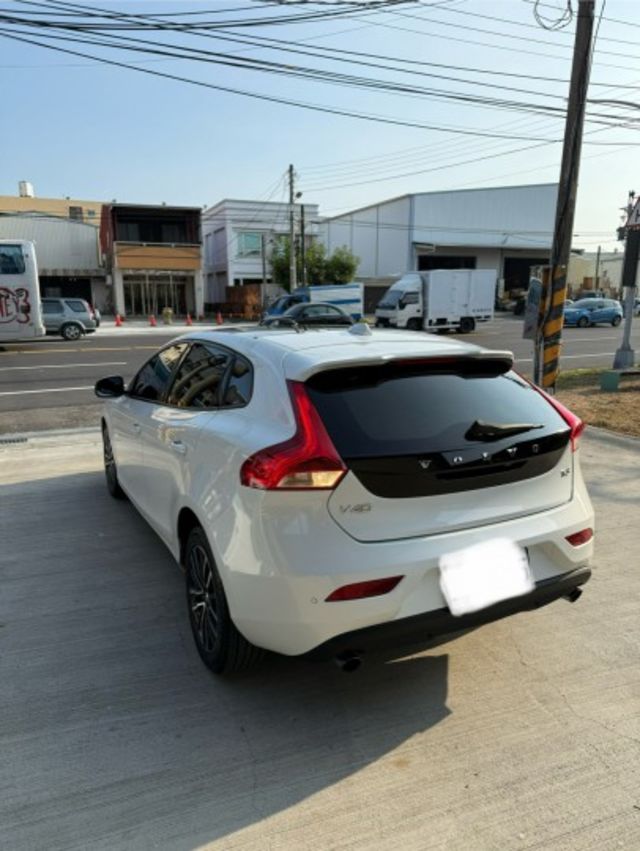 ACC跟車 車道偏離 盲點偵測 全景天窗 電動 記憶坐椅 I-key摸門 恆溫空調 倒車顯影 原廠螢幕  第4張相片
