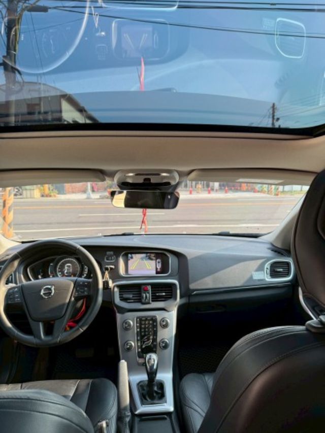 ACC跟車 車道偏離 盲點偵測 全景天窗 電動 記憶坐椅 I-key摸門 恆溫空調 倒車顯影 原廠螢幕  第8張相片