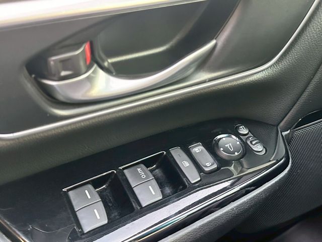 ACC跟車 車道偏離 自動煞車 電動尾門 盲點偵測  I-key摸門原廠螢幕 倒車影像 LED頭燈 恆溫空調  第15張相片