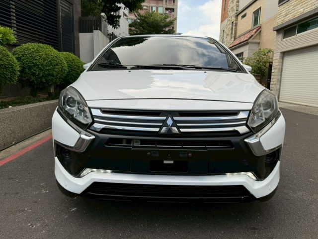 一手車 無待修 里程17萬 里程保證 車況沒問題 I-key摸門 電動尾門 行車記錄器 倒車顯影  第2張相片