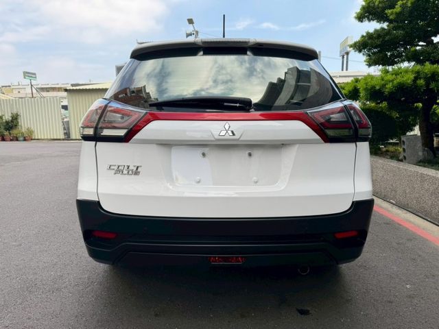 一手車 無待修 里程17萬 里程保證 車況沒問題 I-key摸門 電動尾門 行車記錄器 倒車顯影  第5張相片