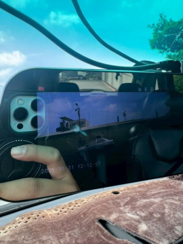 一手車 無待修 里程17萬 里程保證 車況沒問題 I-key摸門 電動尾門 行車記錄器 倒車顯影  第9張相片