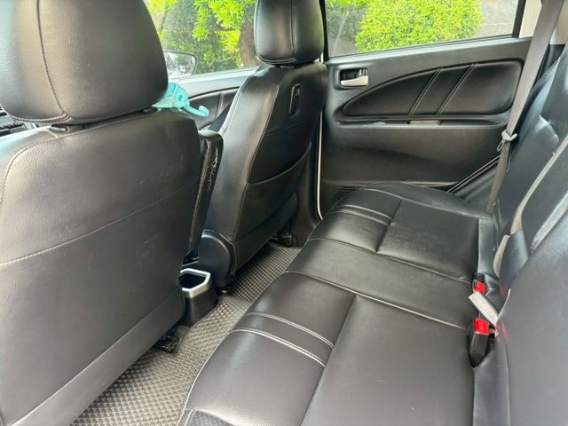 一手車 無待修 里程17萬 里程保證 車況沒問題 I-key摸門 電動尾門 行車記錄器 倒車顯影  第12張相片