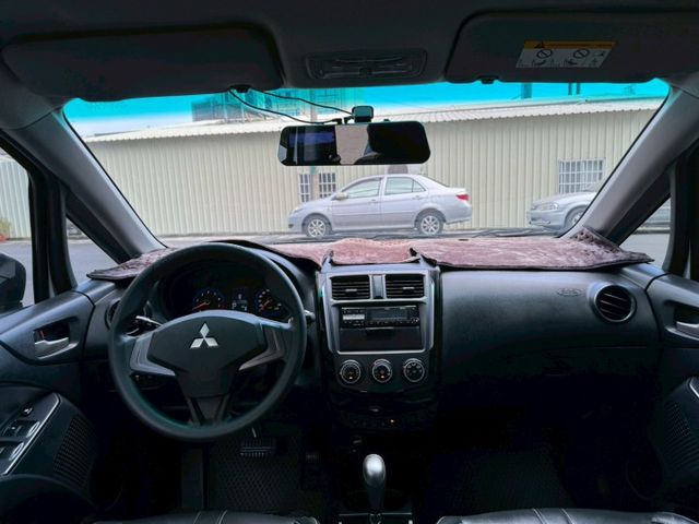 一手車 無待修 里程17萬 里程保證 車況沒問題 I-key摸門 電動尾門 行車記錄器 倒車顯影  第13張相片