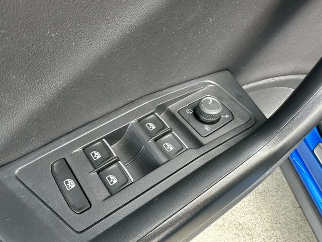 實跑4.6萬 新車保固到2026/6月 LED頭燈 恆溫空調 電熱椅 I-key摸門 ACC跟車 車道偏離 自動停車 電  第12張相片