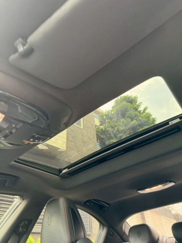 無事故 無待修 里程 14.6萬公里 里程保證 正常保養 引擎無異音 無漏油 變速換檔順暢 義大利跑車 手工製造 350  第16張相片