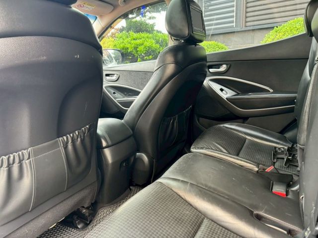 2.2柴 5+2 七人座 無事故 無代修 里程23萬 頂級版本 I-key摸門 全景天窗 電動椅 恆溫 定速  第16張相片