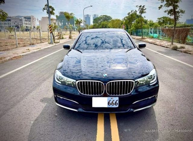 7 SERIES SEDAN  第2張相片