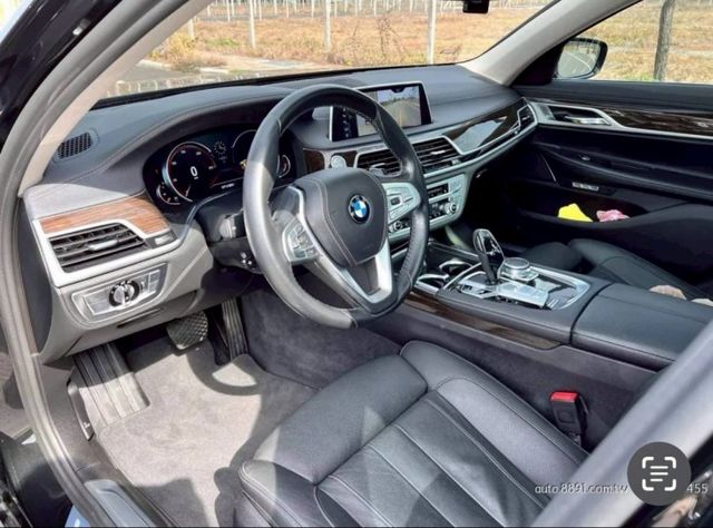 7 SERIES SEDAN  第8張相片